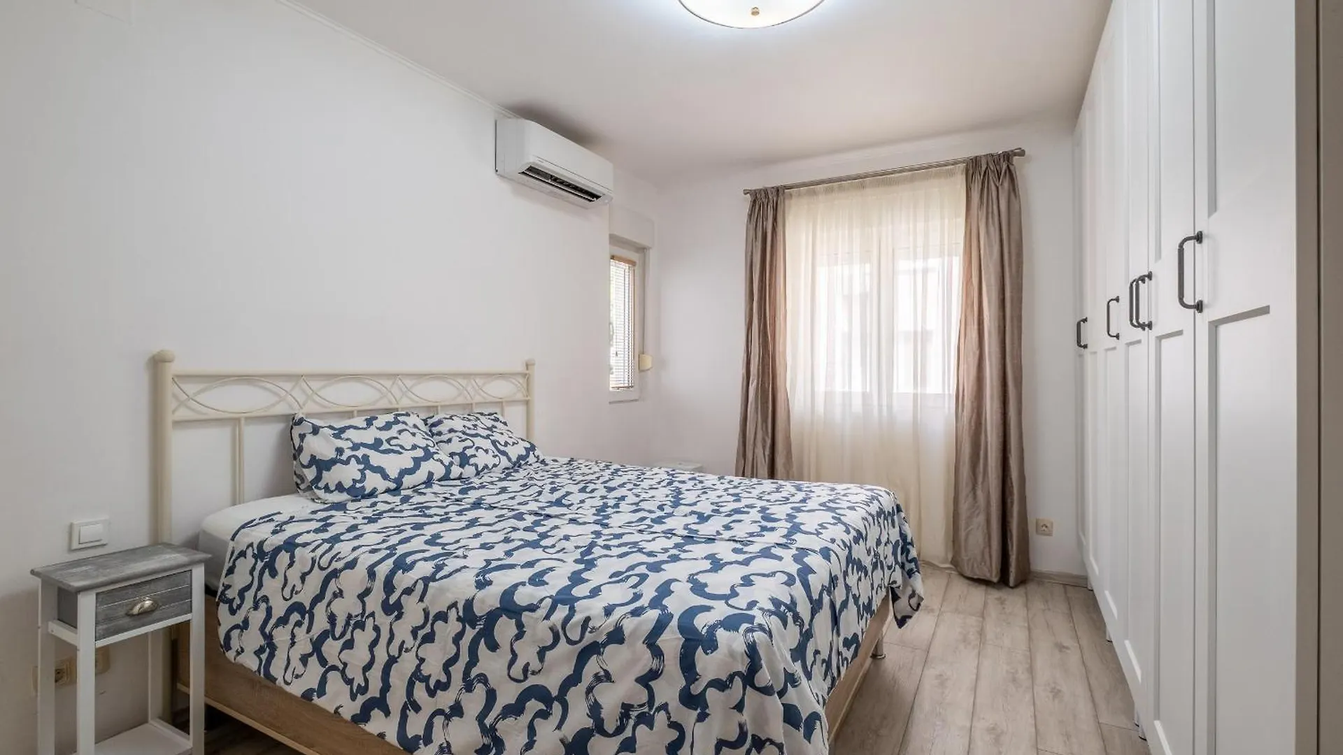 Family-Friendly Place Steps From Mall Of Sofia Apartman Bulgária