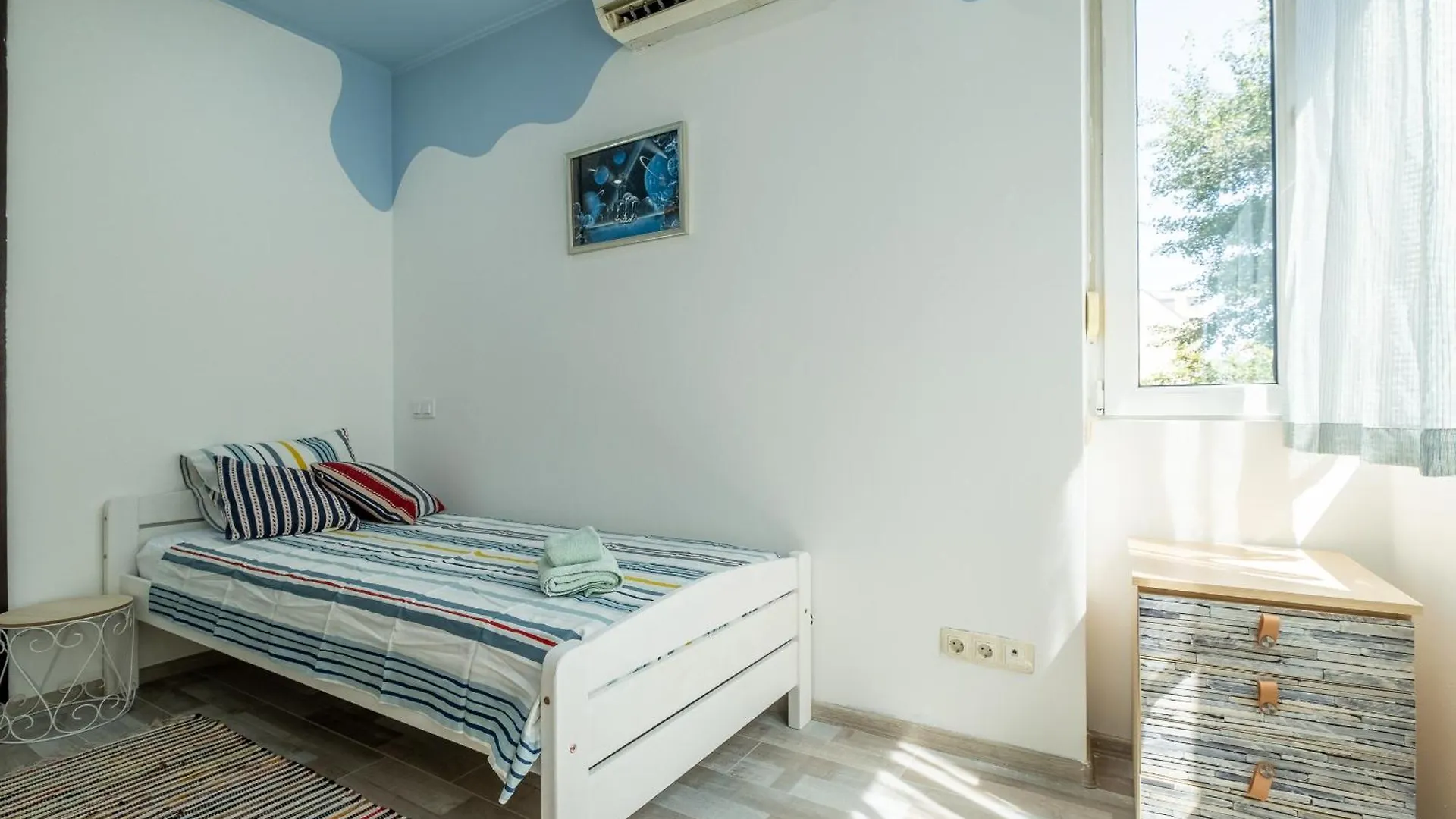 Family-Friendly Place Steps From Mall Of Sofia Apartman