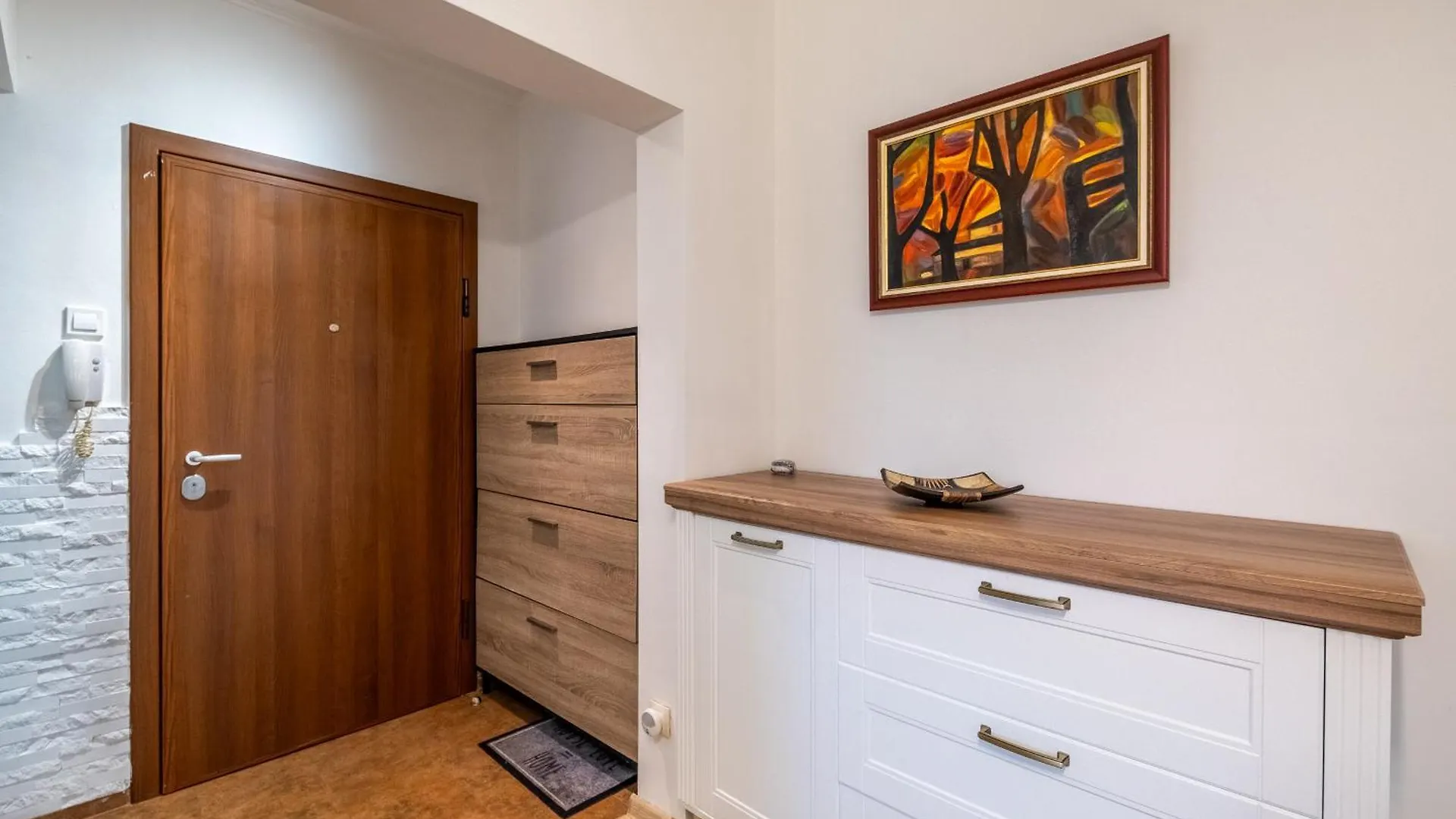 Family-Friendly Place Steps From Mall Of Sofia Apartman Bulgária