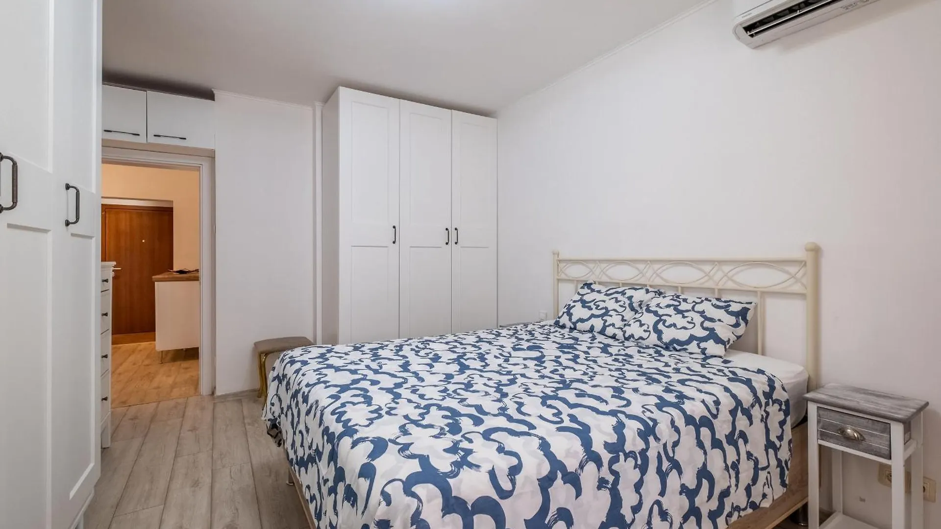 Family-Friendly Place Steps From Mall Of Sofia Apartman